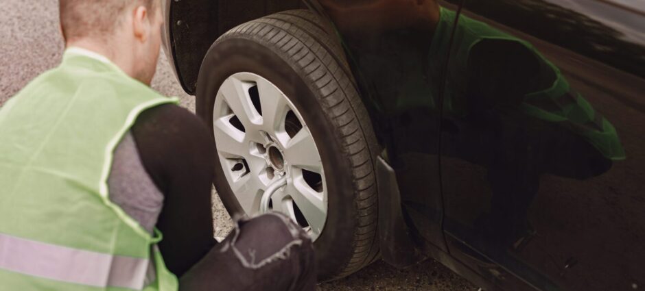 Macarrão ou vulcanização na hora de reparar um pneu?