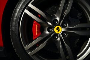 qual a medida de pneus de uma Ferrari
