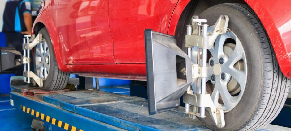 Faça o alinhamento e balanceamento dos pneus antes de viajar