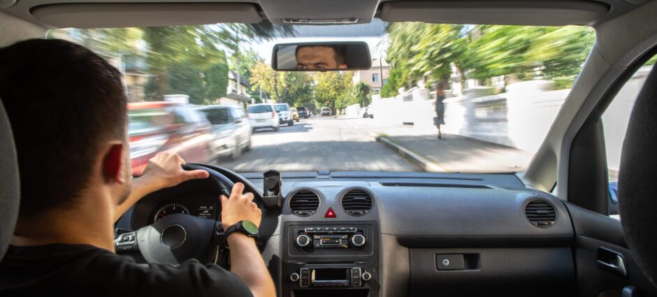 Direção defensiva ou Direção ofensiva. Entenda o que é.
