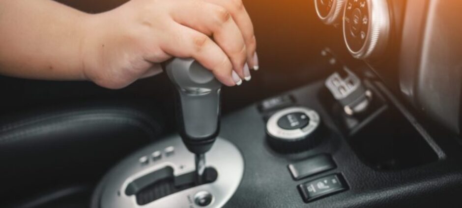 Passar a marcha no tempo certo evita o alto consumo de combustível