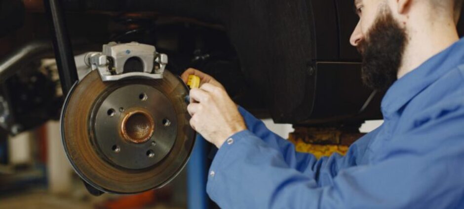 Sinais de que a Pastilha de Freio do seu Carro Está Ruim