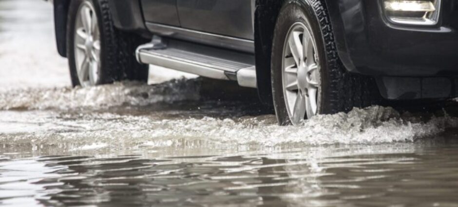 Como evitar a aquaplanagem? 