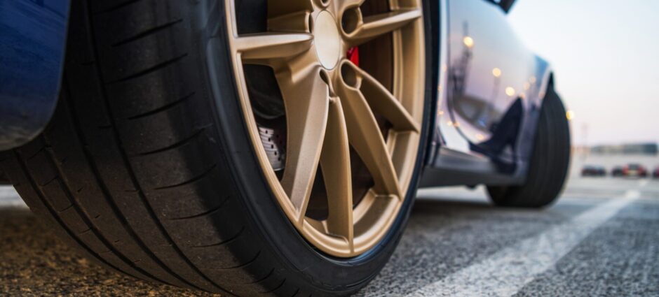 Quais carros utilizam a medida de pneu 175/70 r13 de fábrica?