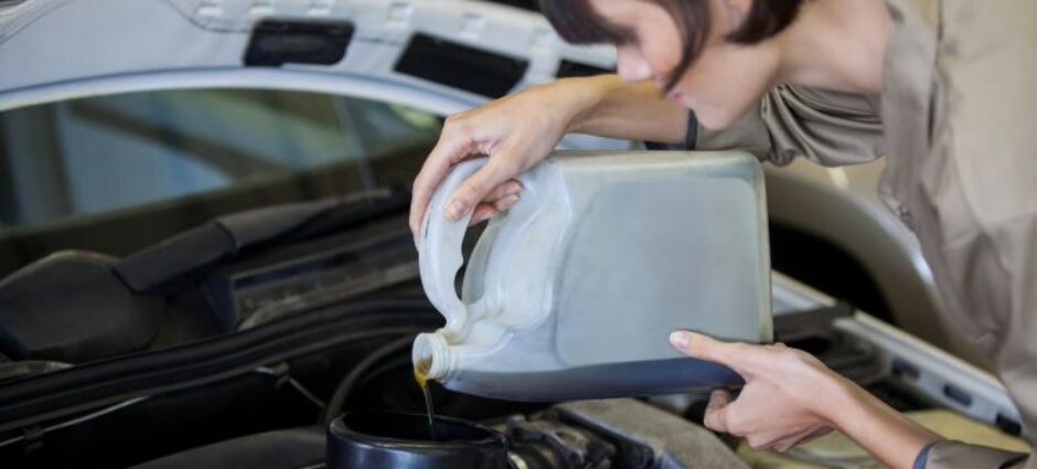 Por que a troca de óleo regular é essencial?