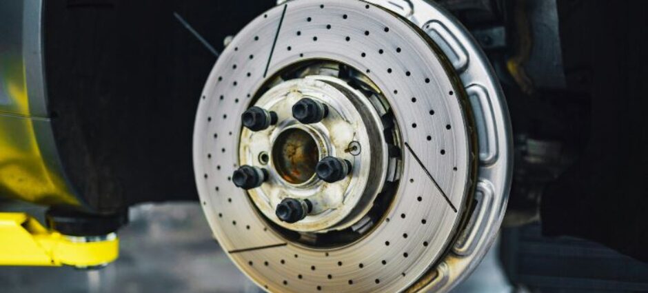 Por que a retífica de disco é essencial os freios do seu carro?