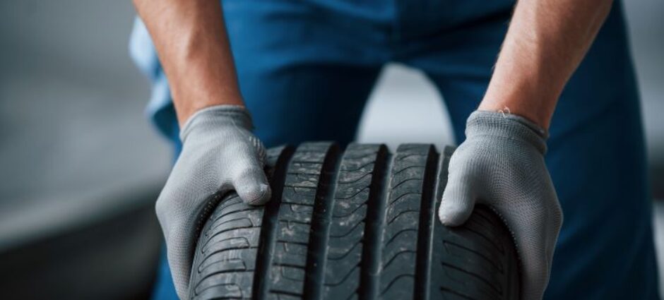 Andando de carro com pneus carecas? Saiba os riscos!