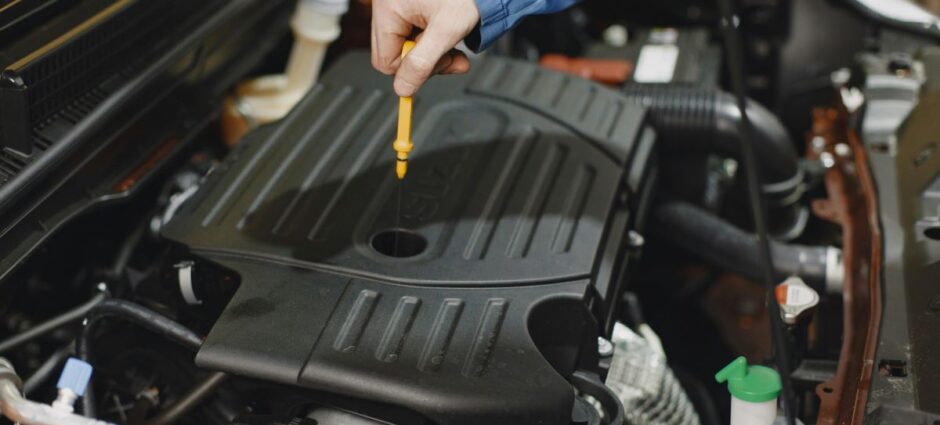 Sinais de que Há um Problema com o Nível de Óleo do Seu Carro
