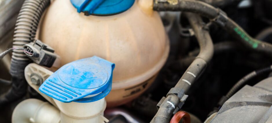 Como limpar o reservatório de água do radiador?