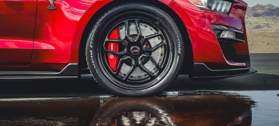 Como escolher o melhor pneu 175/65 R14 para seu carro?