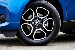 Pneu 185/65 R15: quais marcas oferecem o melhor valor?