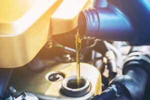 Como a troca de óleo garante o bom desempenho do seu carro?