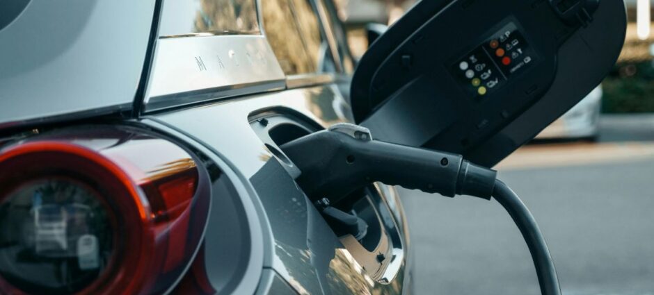 Carros elétricos e o impacto na economia de combustível