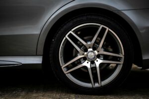 Pneu 185/65 R14: Economia e Segurança para o seu Carro