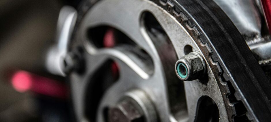 Sinais de que a correia dentada do seu carro está pedindo socorro 