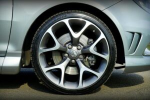 Pneu 195/65 R15: Escolha com Inteligência e Economia