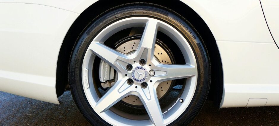 Pneu 215/45 R17: Segurança e o Melhor Preço