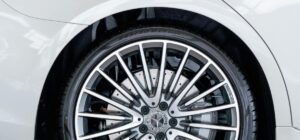 Pneu 245/40 R17: Desempenho de Elite sem Ignorar o seu Bolso
