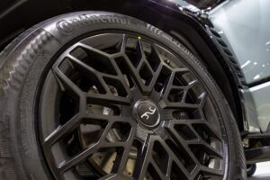 Quanto custa o pneu 205/55 R16? 