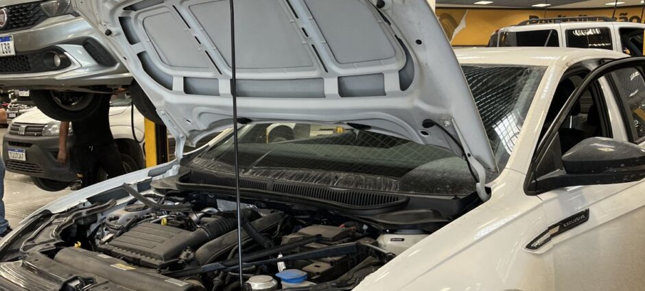 Carro Fervendo ou Luz de Temperatura Acesa: O Que Fazer?