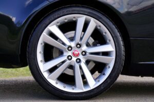 Pneu 195/50 R15: Preços, Marcas e Dicas de Uso